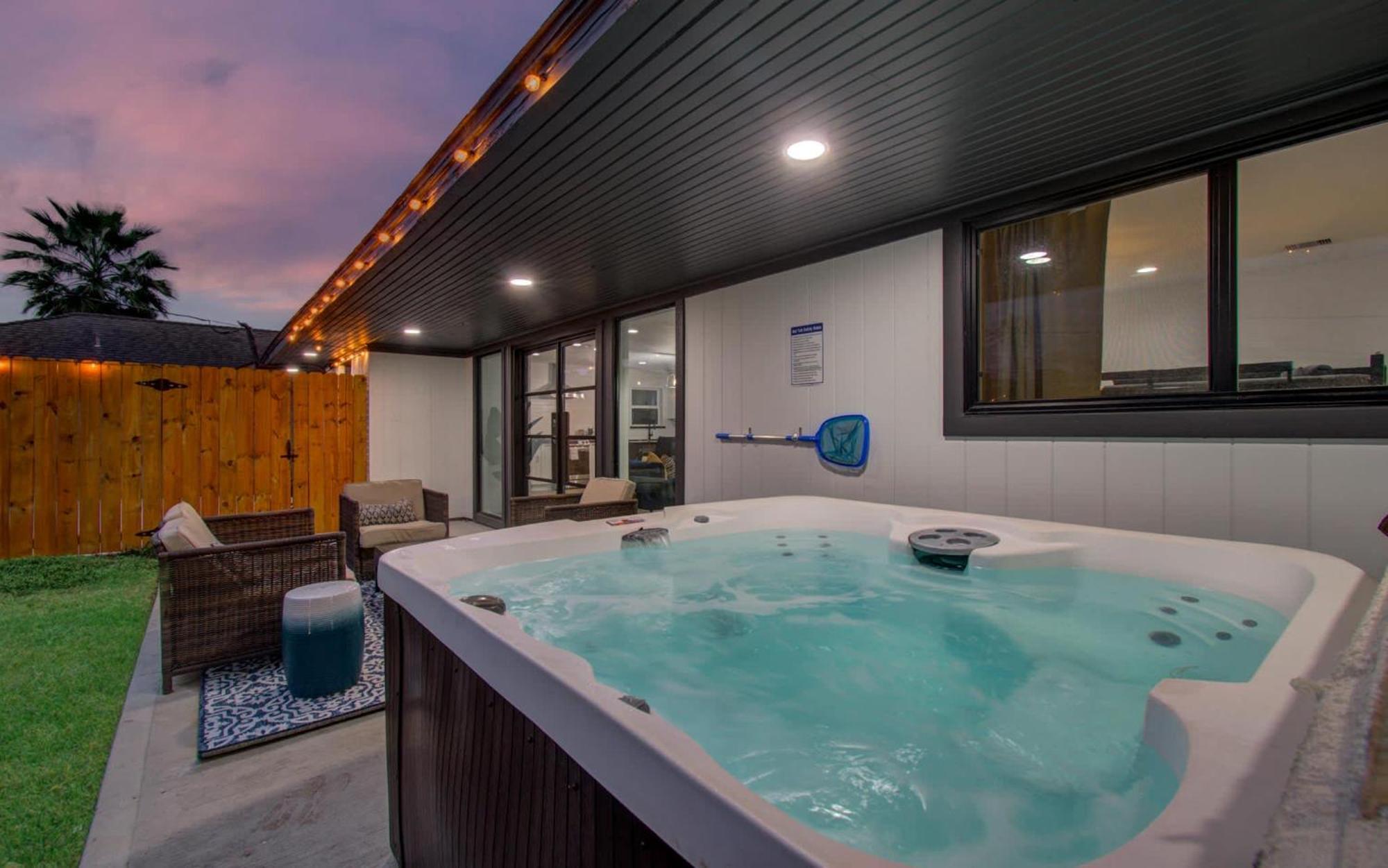 5-Bd Modern Central Getaway W Hot Tub - Mins To Dt Villa Houston Bagian luar foto